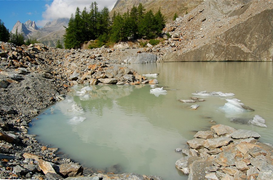 Val Veny (VdA) - il lago del Miage diviso in due